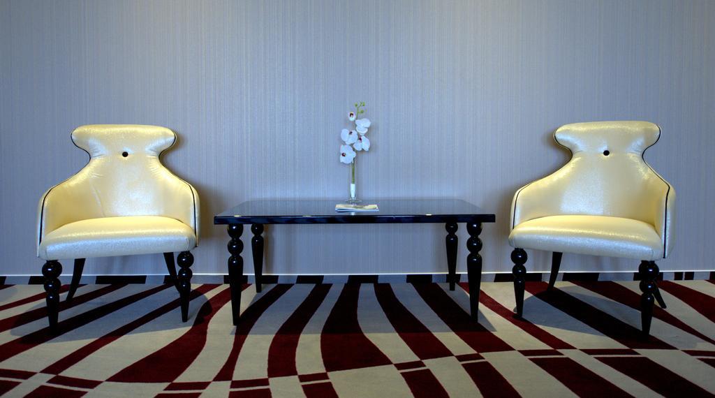 Premier Palace Spa Hotel Bucharest Exterior photo A carpet in a hotel