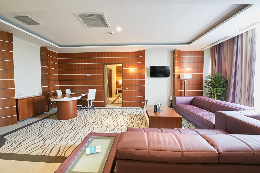 Premier Palace Spa Hotel Bucharest Exterior photo A suite at the airport